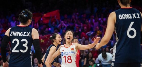赢金配资网 中国女排让二追三逆转美国！淘汰赛对阵波兰，龚翔宇受伤不容乐观